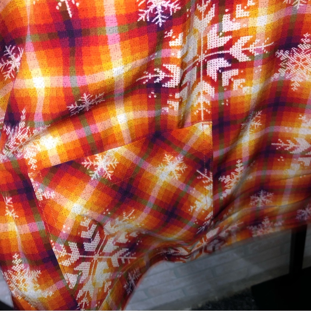 NWT Planet Koi orange plaid snowflake pattern short sleeve scrub top - Picture 3 of 11